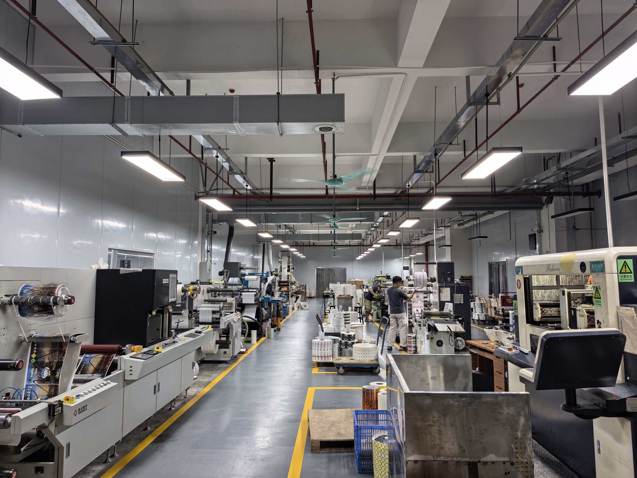 Label die-cutting and converting workshop