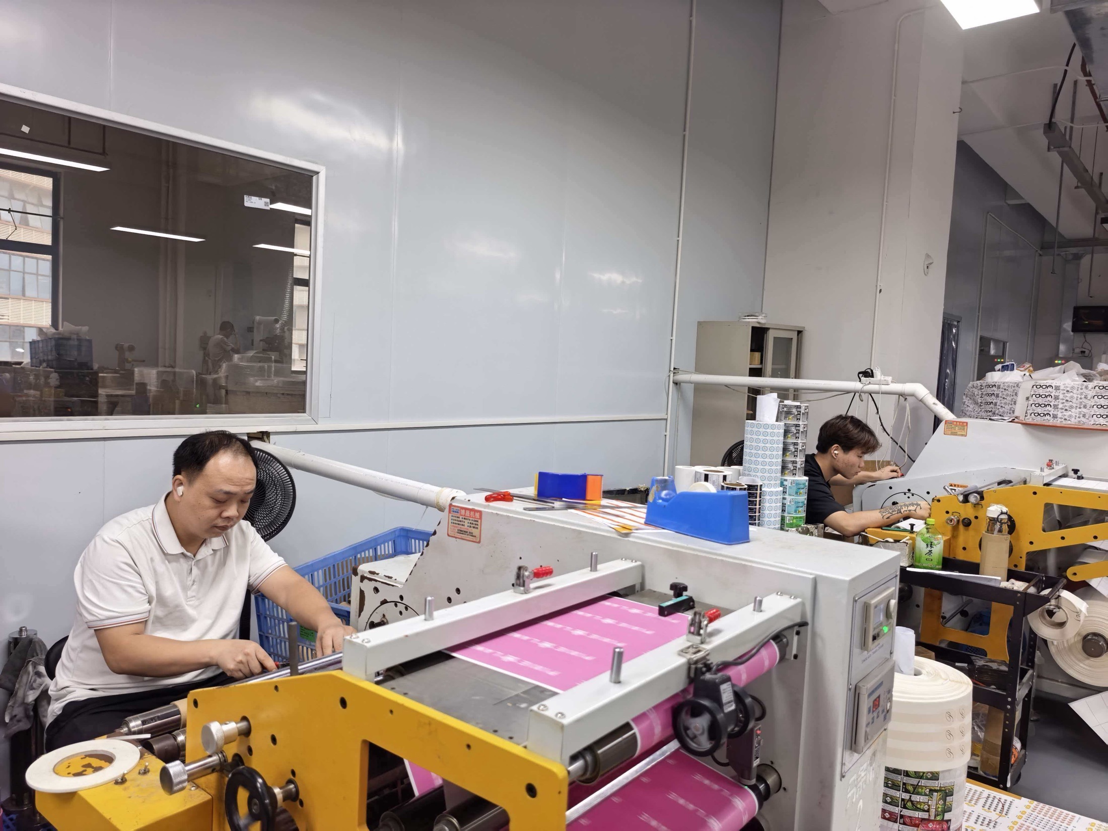 Label slitting and rewinding equipment