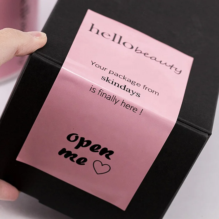 A clean-release sealing label shown across a package opening.